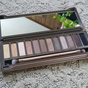 Urban Decay Naked 2 Eyeshadow Palette